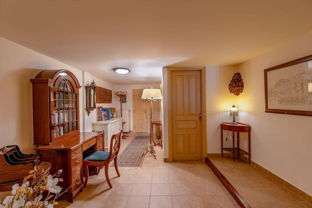 Elmar Villa *